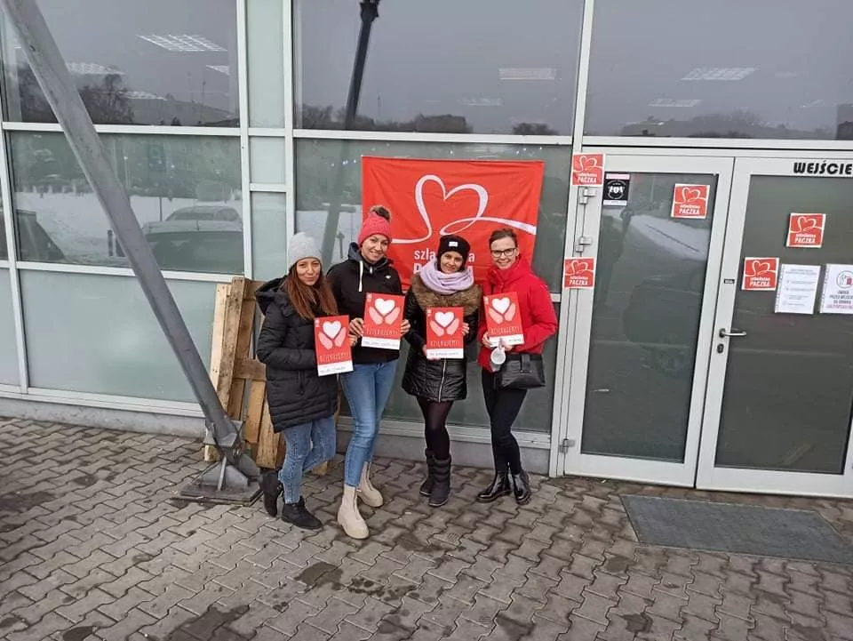 Hojne serce córki Sławomira Świerzyńskiego! Młoda artystka disco polo wspiera potrzebujących! 